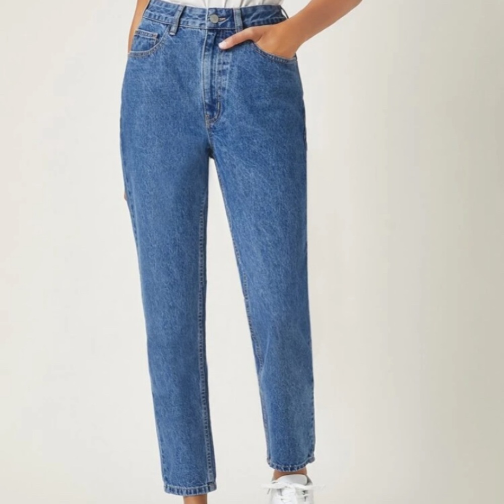 BRAND NEW MOM JEANS!